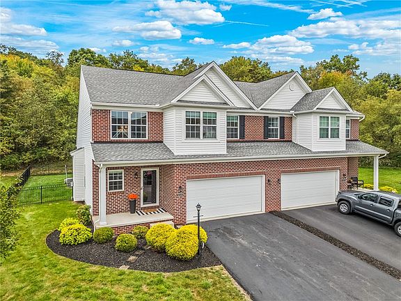 2nd image of 215 Bentbrook Cir