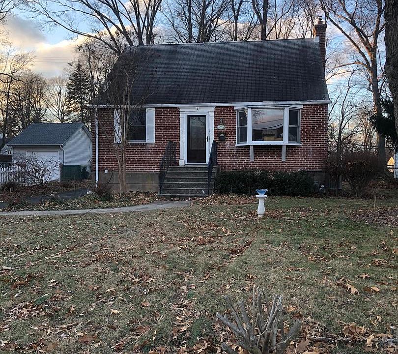 2nd image of 304 Newington Dr