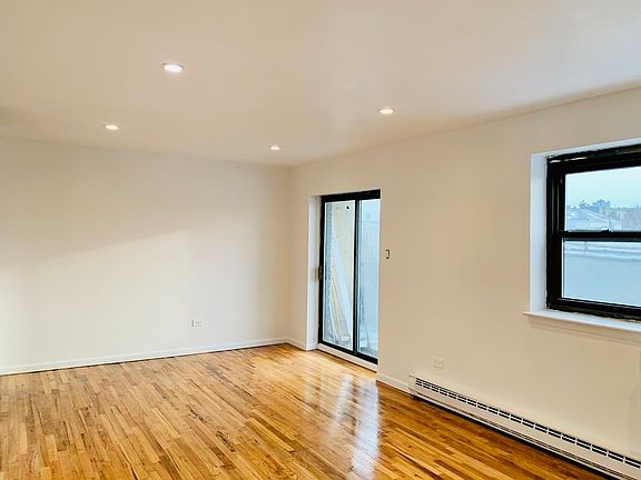 3rd image of 12-10 Astoria Park S #3FF