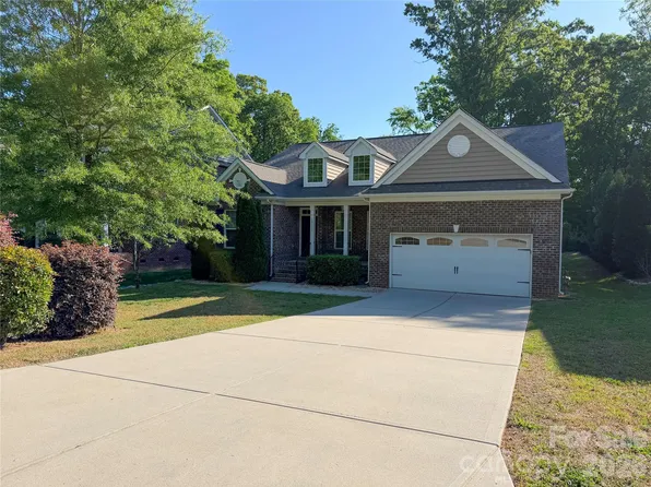 10313 Woodview Cir, Charlotte, NC 28270
