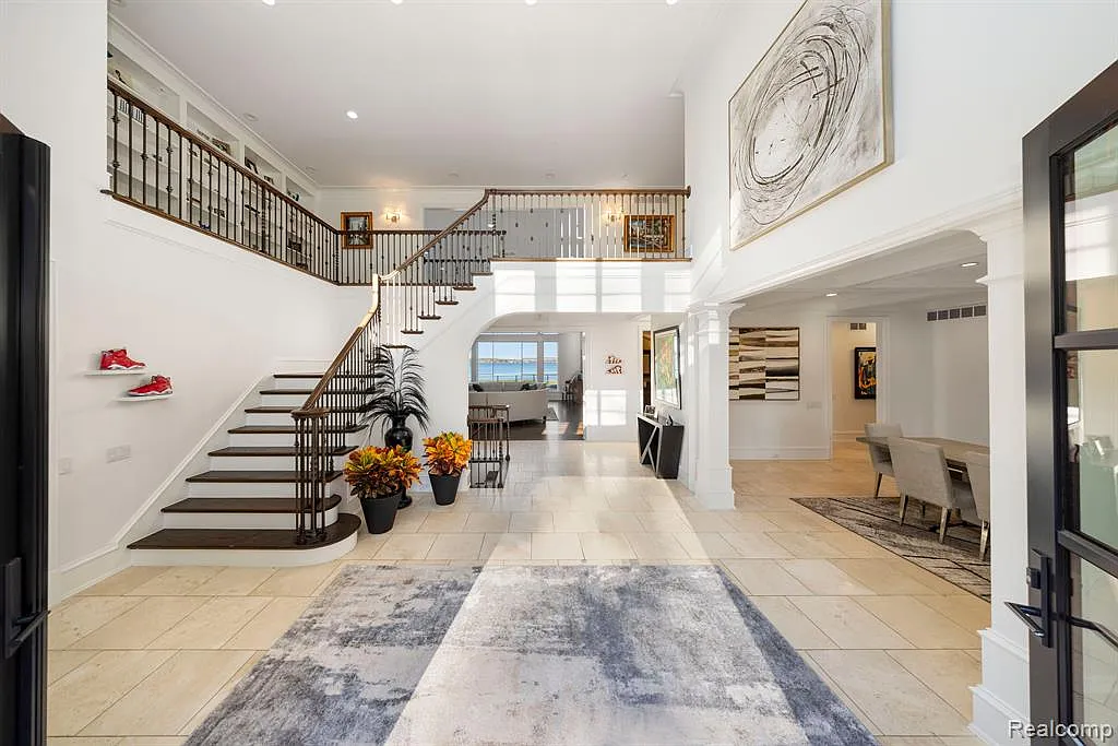 7 bed, 7.0 bath, 9984 sqft, $18,000 — Photo 4