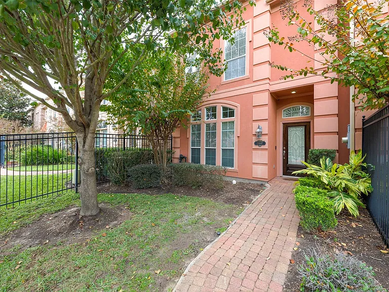 13647 Brookbluff Ln — Photo 2