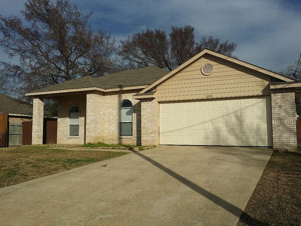 1st image of 2228 Vine Ln