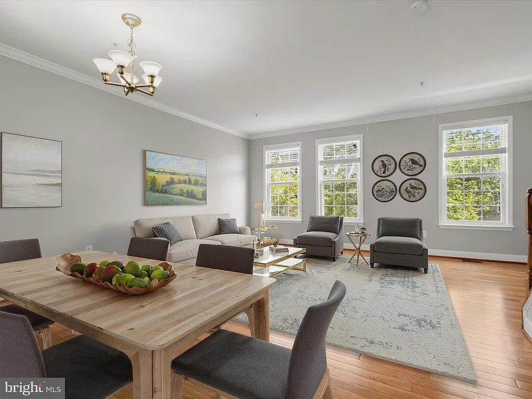 563 Pelican Ave — Photo 3