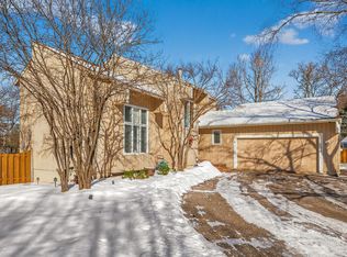 7001 Beacon Cir, Eden Prairie, MN 55346