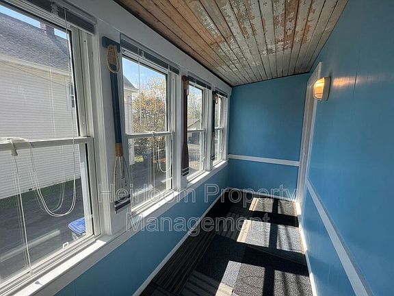 4th image of 617 N 9th Ave E