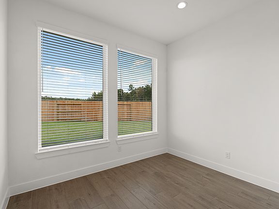 4th image of 404 Emory Peak Ln
