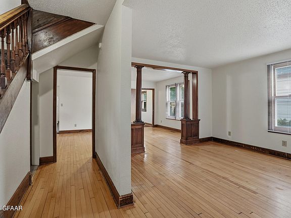 3rd image of 705 Walnut St