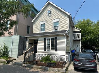 943 Wellington St W #2, Ottawa, ON K1Y 2X5