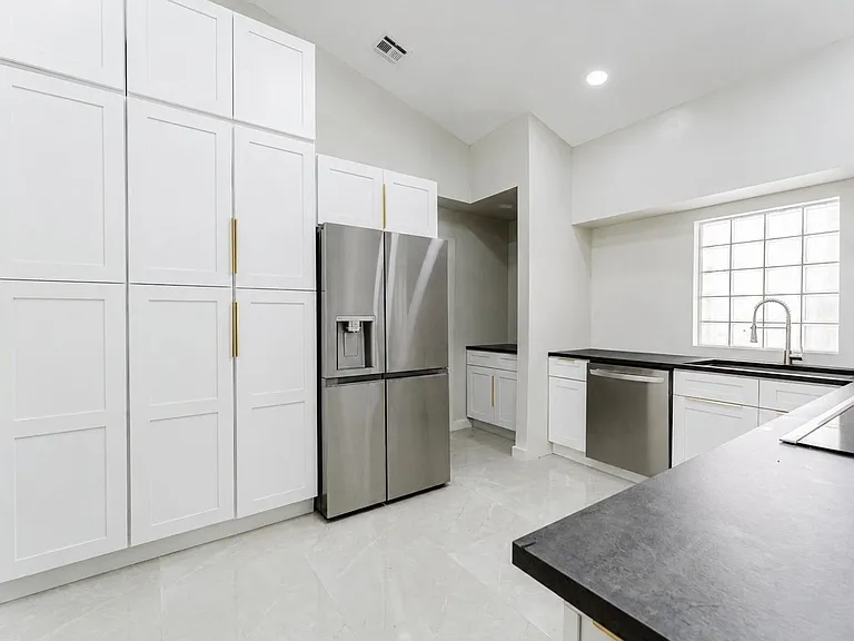 7512 Eagle Point Dr #0 — Photo 8