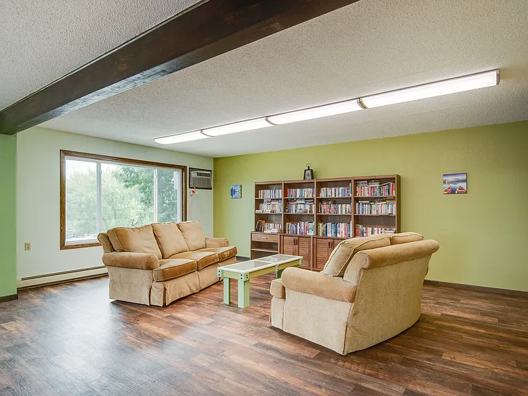 Marshall Square Apartments — Photo 13