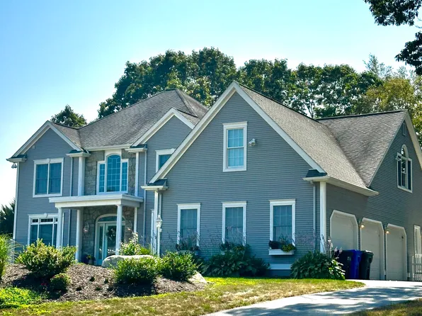 9 Leeward Ln, Groton, CT 06340