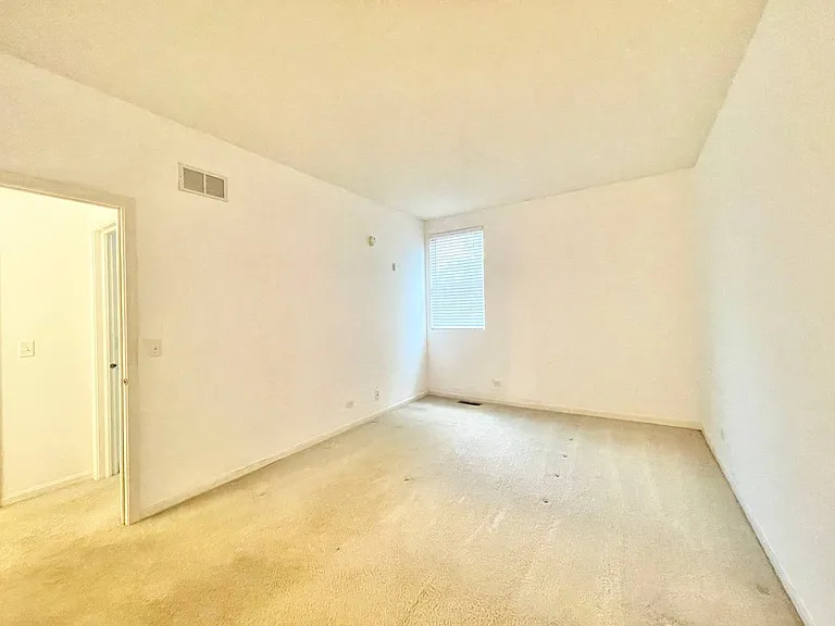 786 Four Seasons Blvd — Photo 9