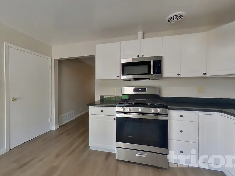 240 Benjamin Ave — Photo 6