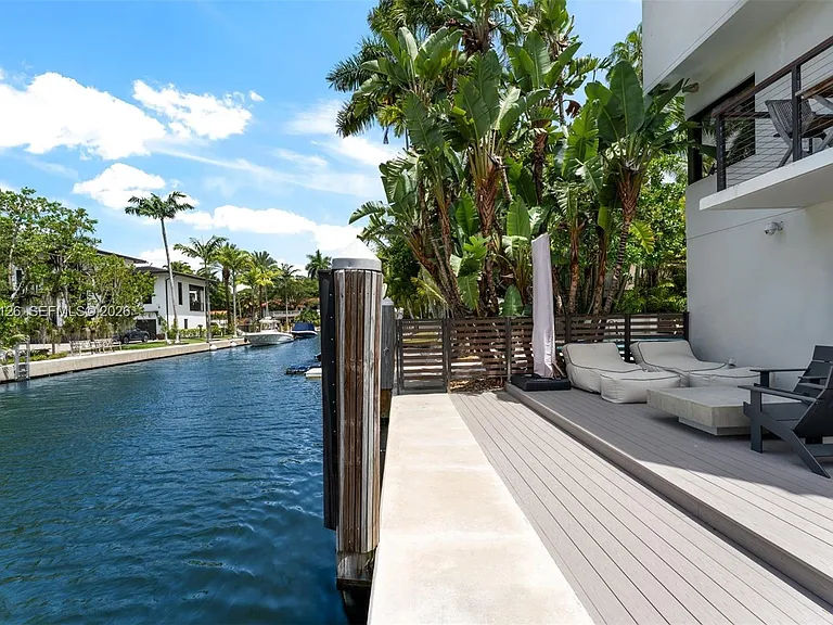 3560 W Fairview St — Photo 4