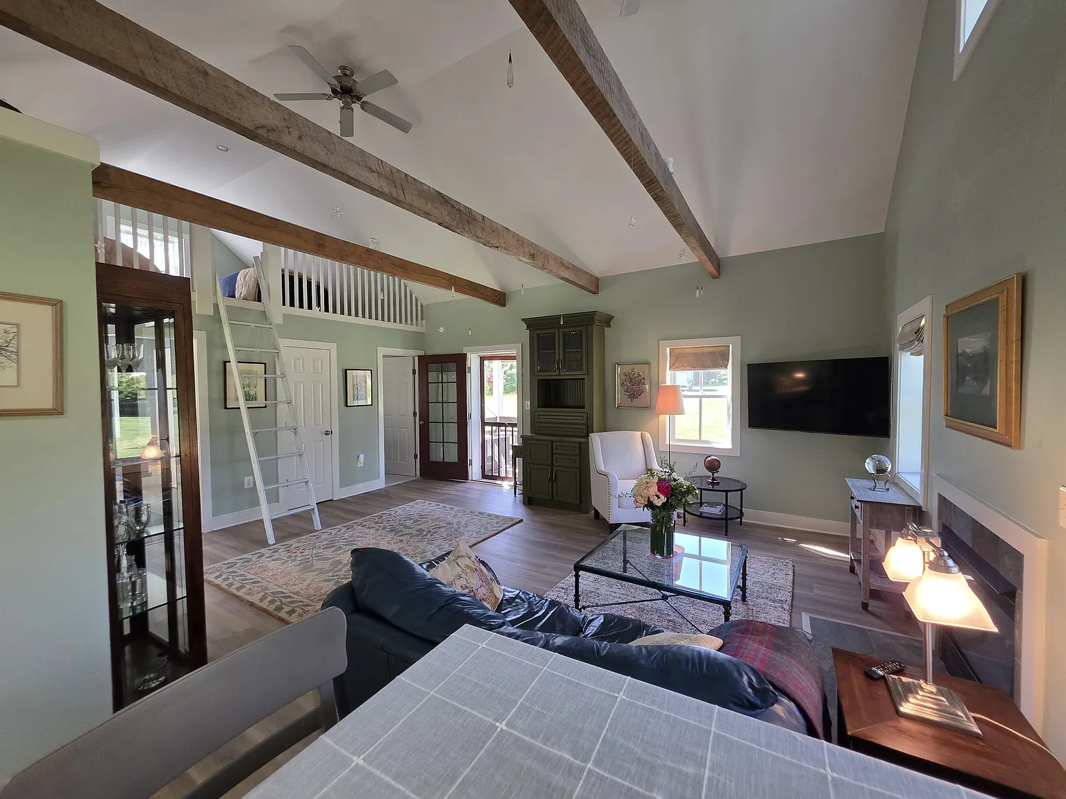 1 bed, 950 sqft, $2,200 — Photo 4