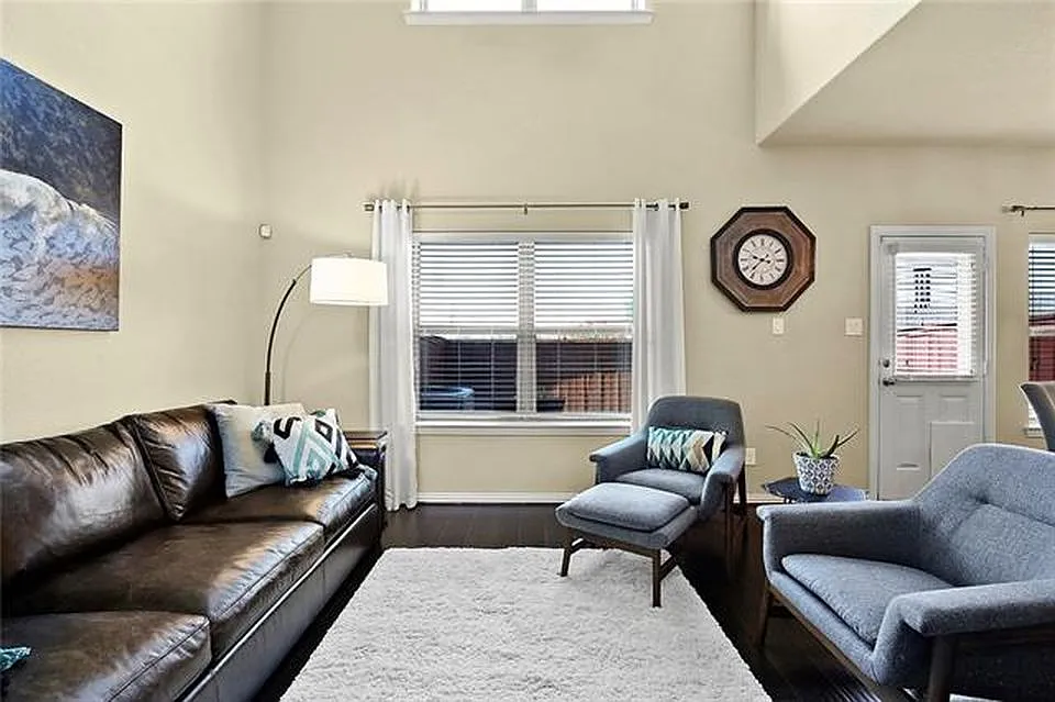 2 bed, 2.5 bath, 1411 sqft, $2,300 — Photo 4