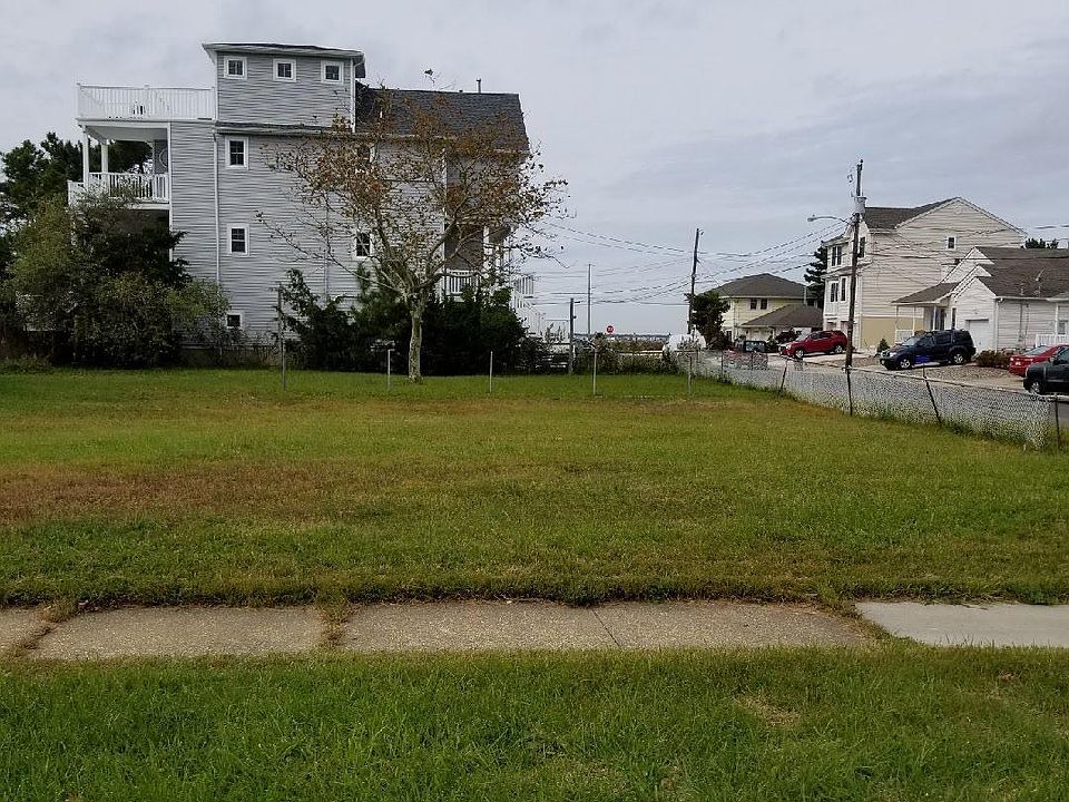 1st image of 1715 N Bayview Ave