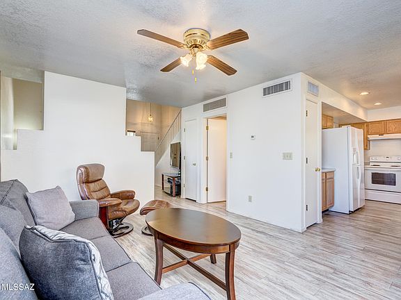 5th image of 3032 W Country Meadow Dr
