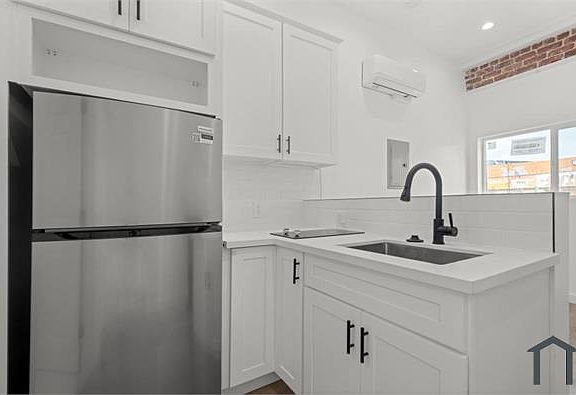 3rd image of 4418 W Pico Blvd #19