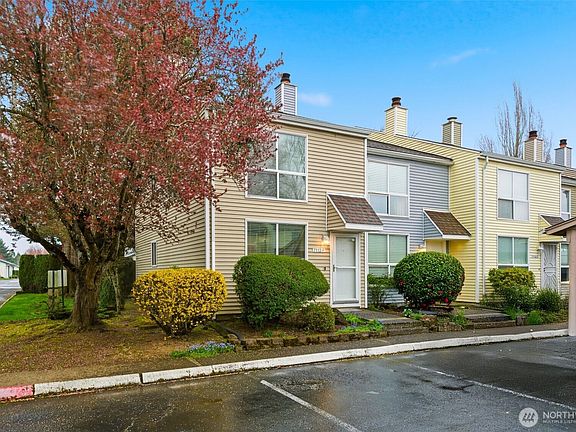 3rd image of 7113 NE 43rd Street #F