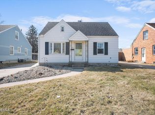 2544 Cawdor Rd, Oregon, OH 43616