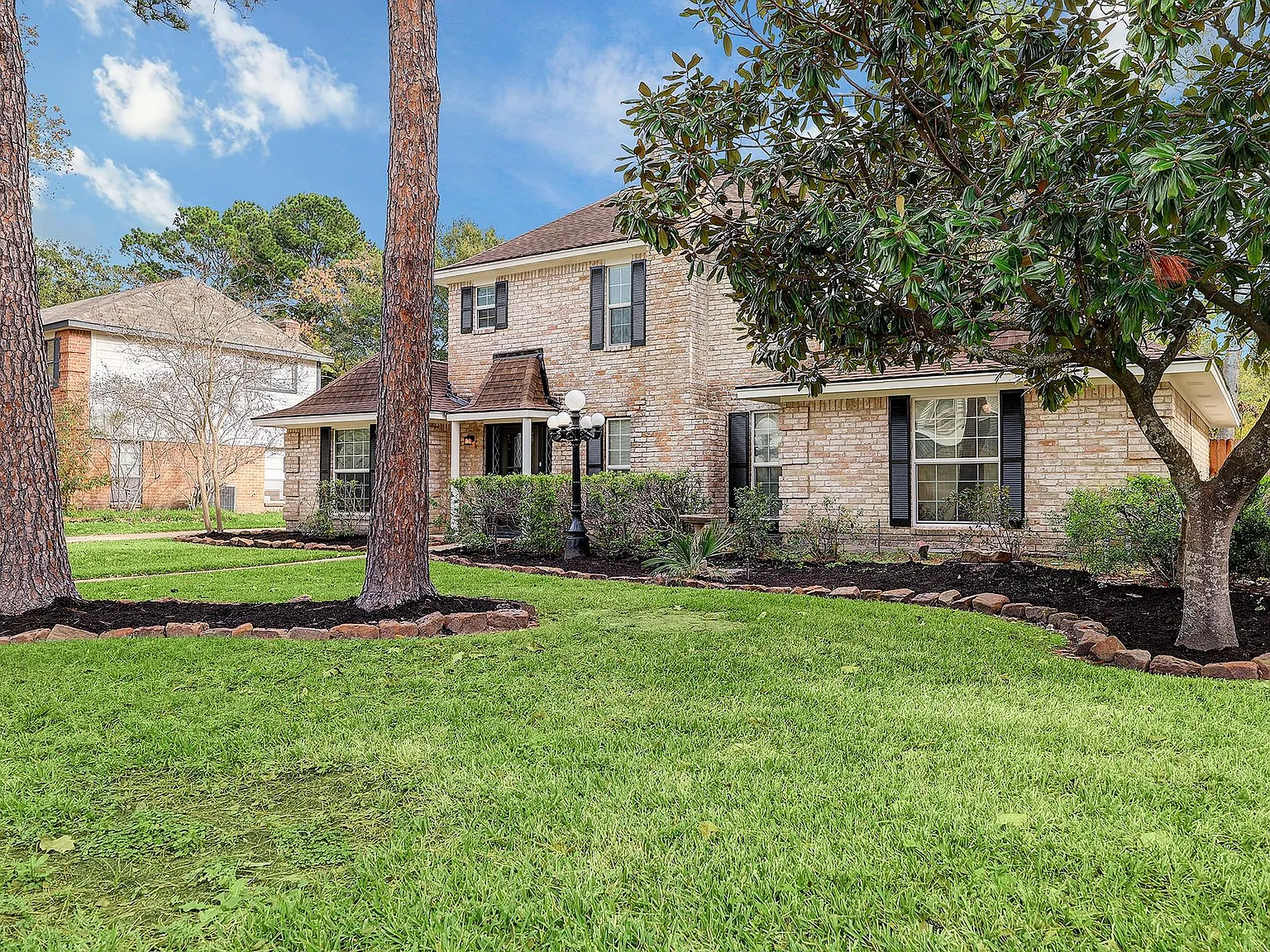 3 bed, 2.5 bath, 2468 sqft, $2,400 — Photo 3
