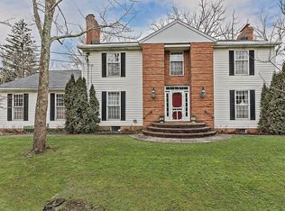 21 Sugar Bush Ln, Chagrin Falls, OH 44022