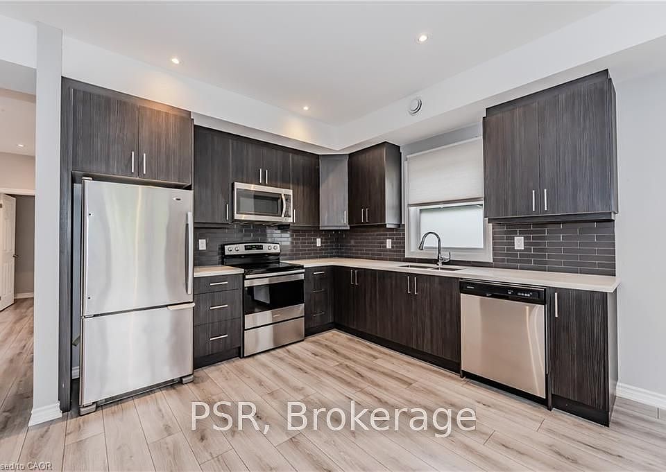 1st image of 17 Mary St #3