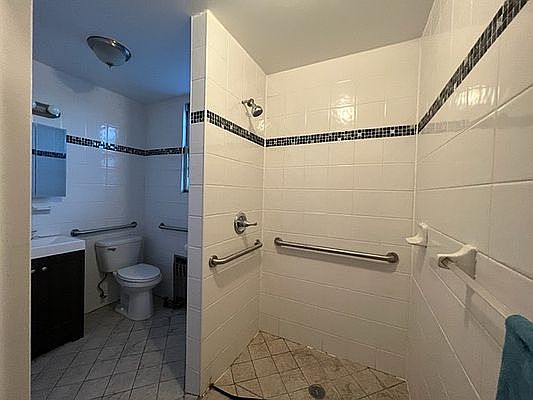 3rd image of 20-12 20th St #2L