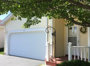 18 Rocking Horse Ln, Grayslake, IL 60030