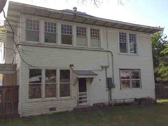 2nd image of 400 N Pleasant St