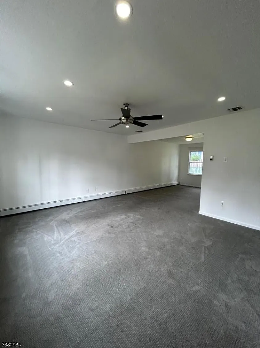 4 bed, 2.5 bath, 2000 sqft, $4,000 — Photo 2