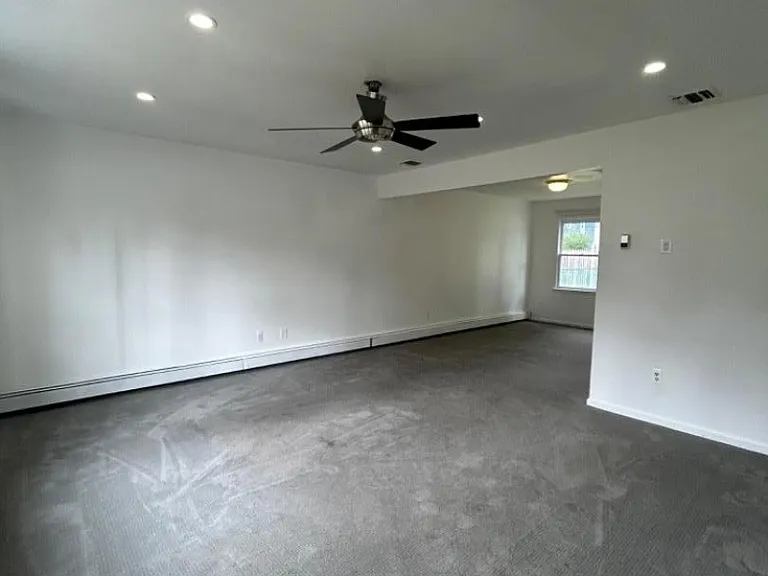 86 Kingston Rd — Photo 2