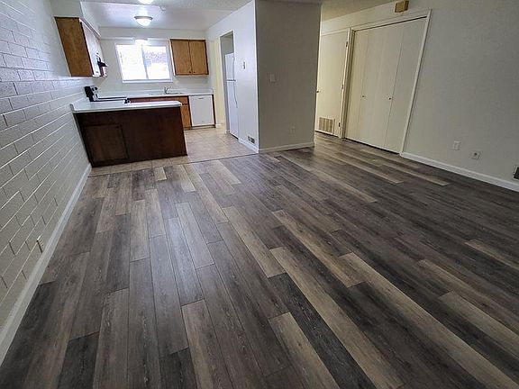 3rd image of 1326 Green Ct N
