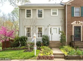 2761 Knollside Ln, Vienna, VA 22180