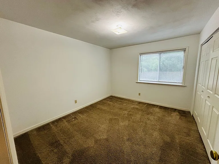 401 E Berryfield Ln — Photo 7