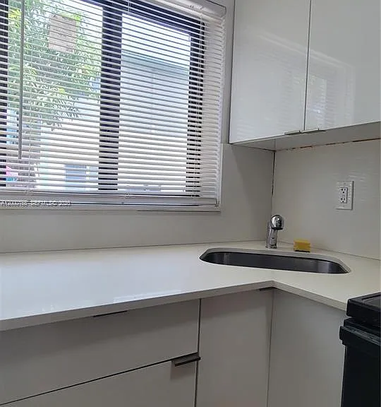 620 SW 6th Ave #2 — Photo 9