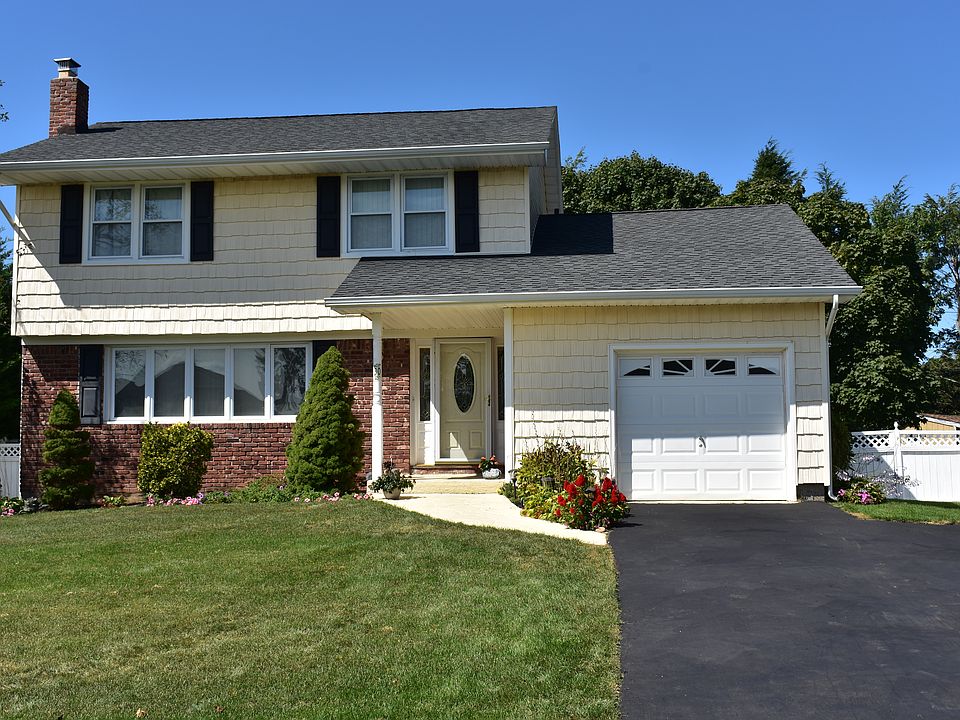 1st image of 30 Marquette Dr