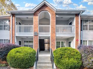 211 Streamside Dr, Roswell, GA 30076