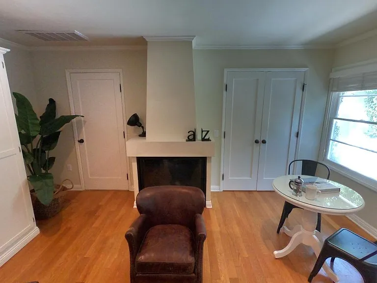 2285 N Beachwood Dr #12 — Photo 4