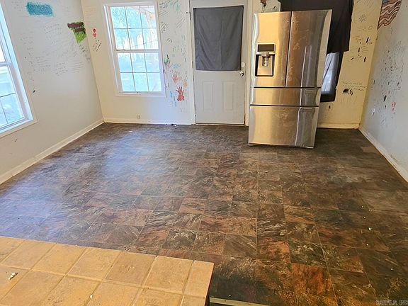 3rd image of 1386 Harmony Rd