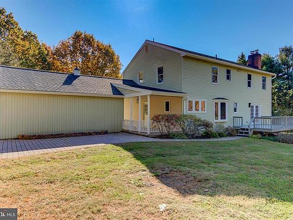 3rd image of 804 Great Oak Ln