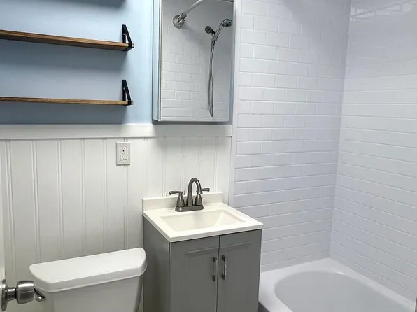 39 Chapman Pl Floor 1, Bay Shore, NY 11706