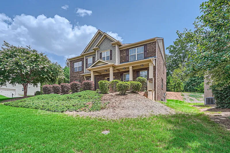 4 bed, 2.5 bath, 2964 sqft, $2,850 — Photo 3