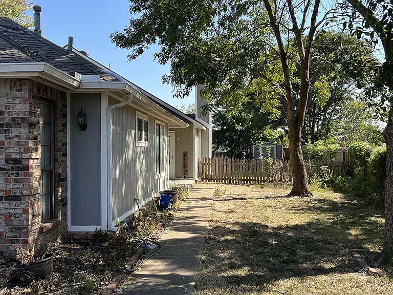3109 S Maple Ave — Photo 16