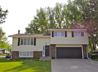 1434 Columbia Dr, Bismarck, ND 58504