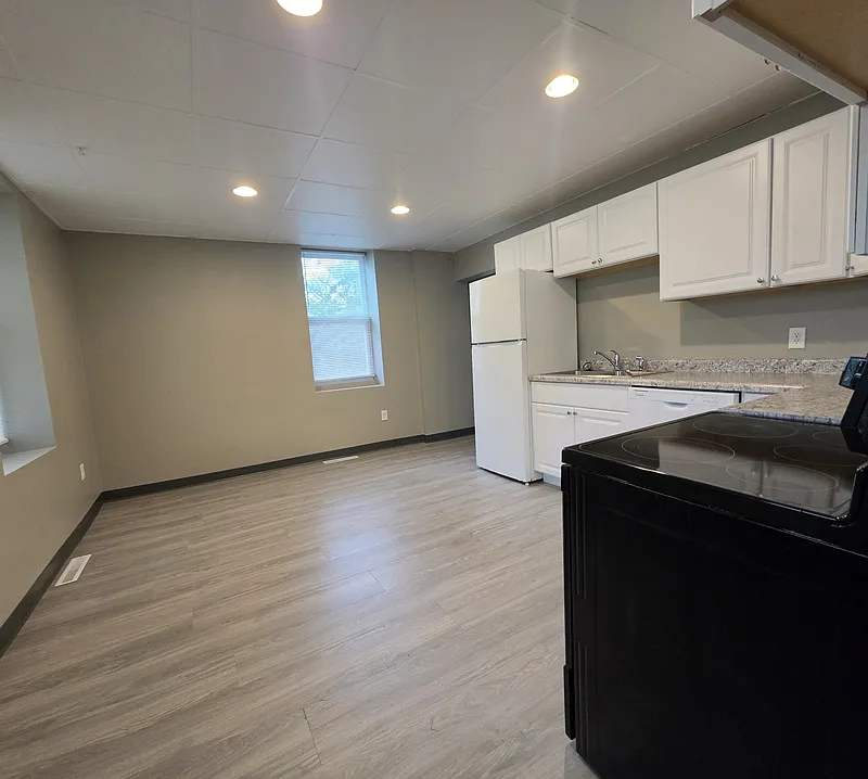3 bed, 1.5 bath, $1,699 — Photo 3