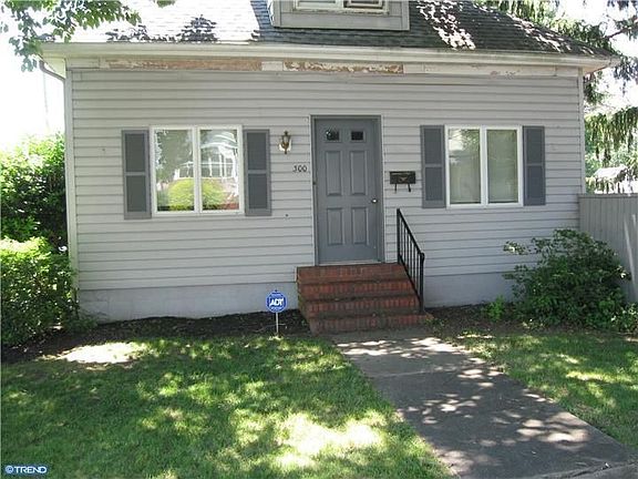 5th image of 300 Lorewood Ave