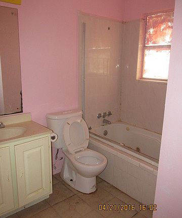 5th image of 7002 Westlawn Dr